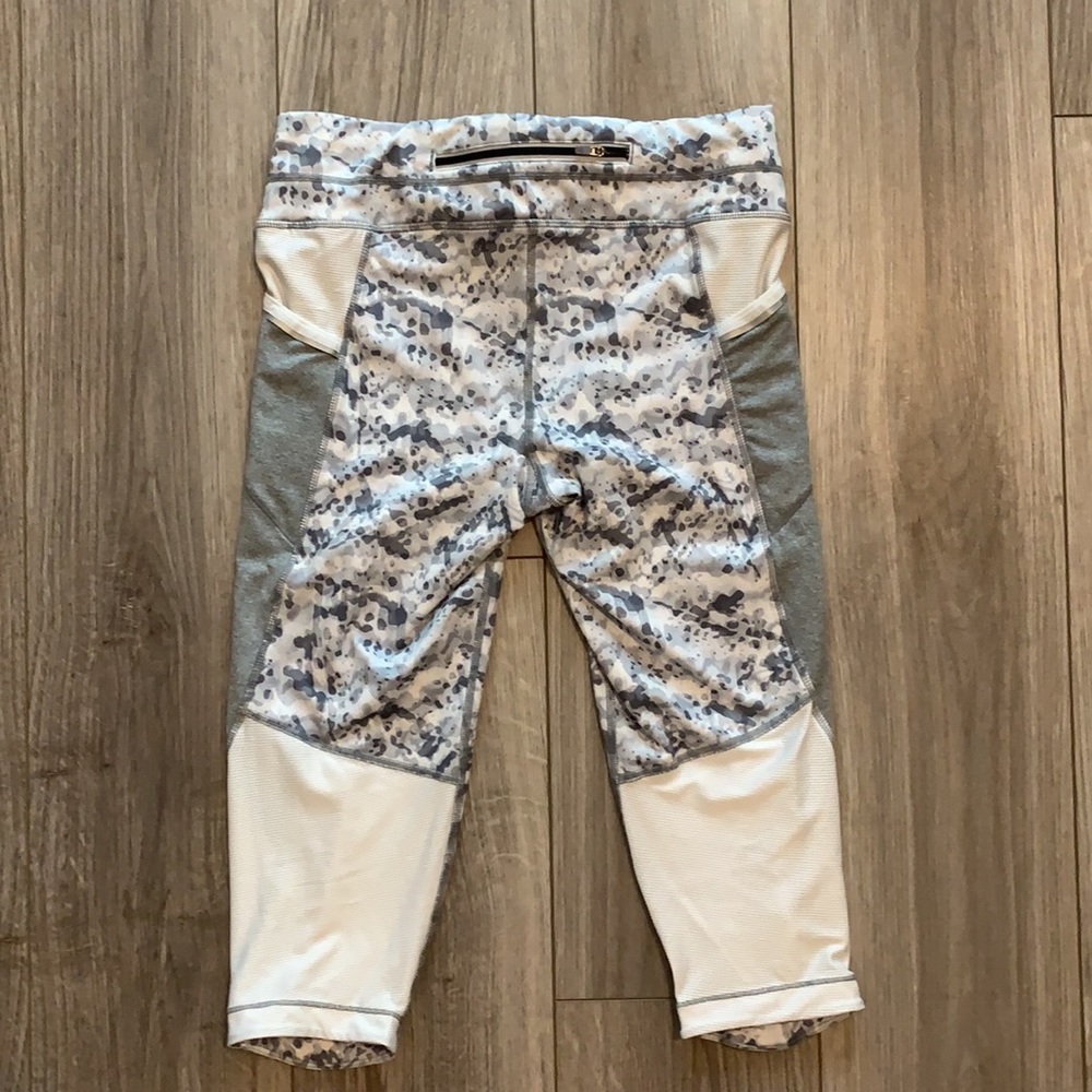 Athleta Gray And White Patterned Capris - image 3